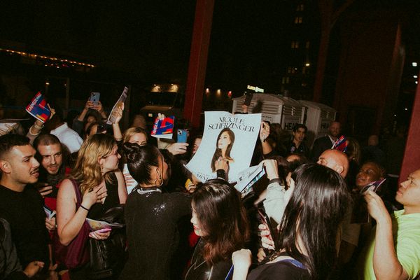 Nicole Scherzinger and fans Photo