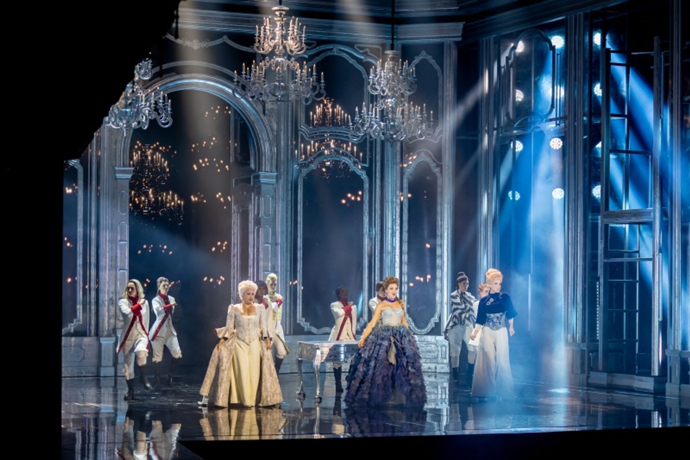 Review: MARIA THERESIA at Ronacher  Image