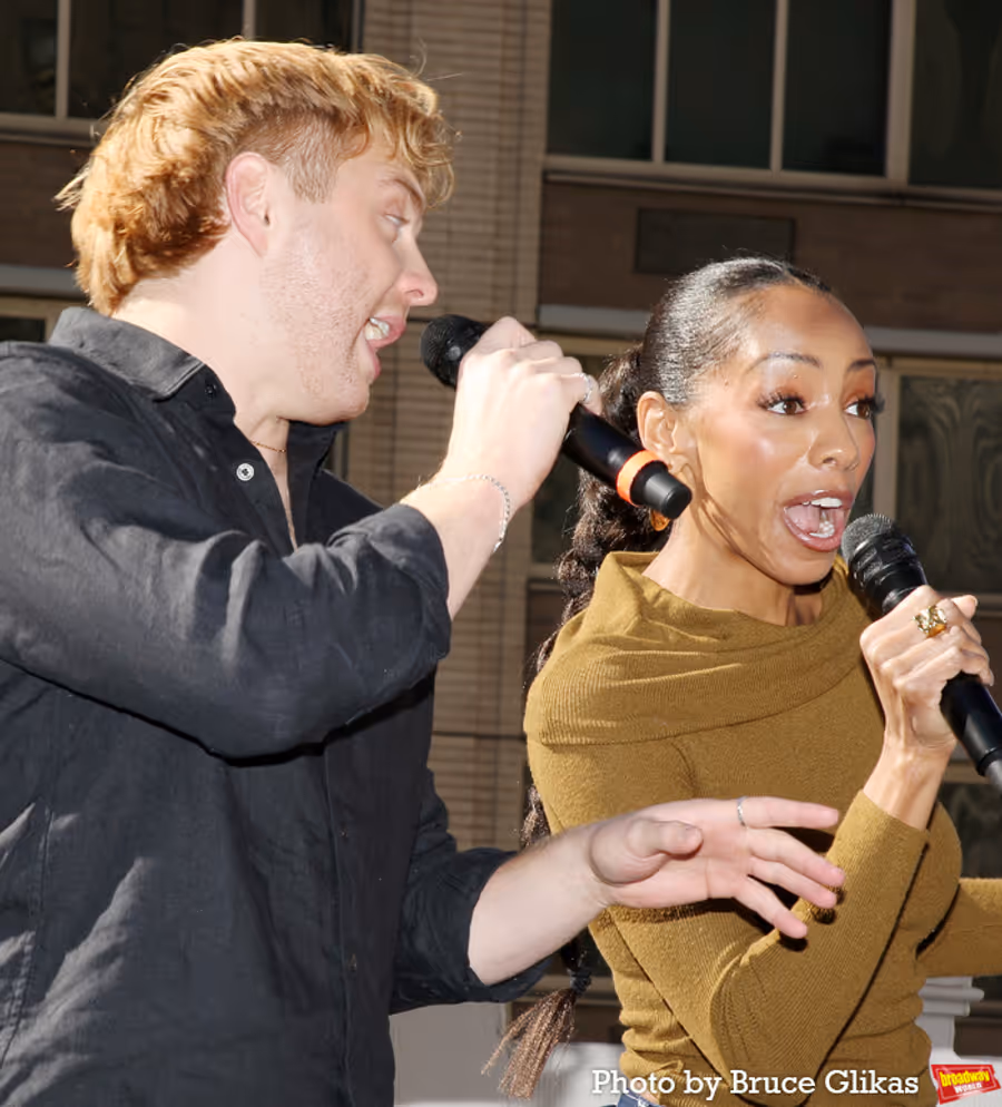 Photos: The Cast of TWO STRANGERS (CARRY A CAKE ACROSS NEW YORK) Meet the Press  Image