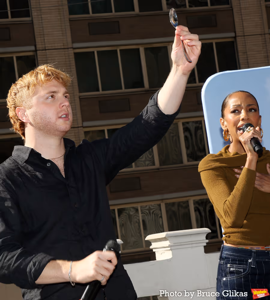 Photos: The Cast of TWO STRANGERS (CARRY A CAKE ACROSS NEW YORK) Meet the Press  Image