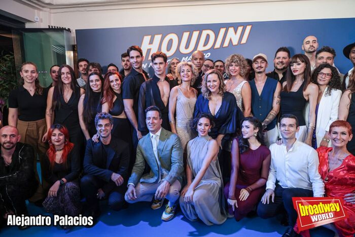 PHOTOS: Así fue la alfombra roja de HOUDINI, UN MUSICAL MÁGICO en el Teatro Calderón de Madrid PHOTOS: Así fue la alfombra roja de HOUDINI, UN MUSICAL MÁGICO en el Teatro Calderón de Madrid Image