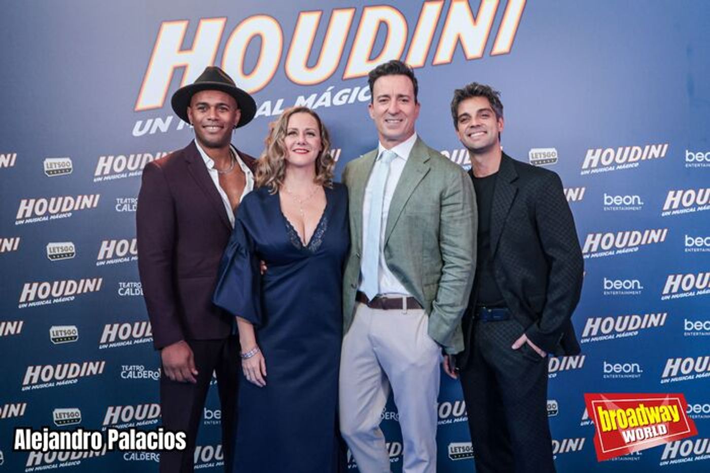 PHOTOS: Así fue la alfombra roja de HOUDINI, UN MUSICAL MÁGICO en el Teatro Calderón de Madrid PHOTOS: Así fue la alfombra roja de HOUDINI, UN MUSICAL MÁGICO en el Teatro Calderón de Madrid Image