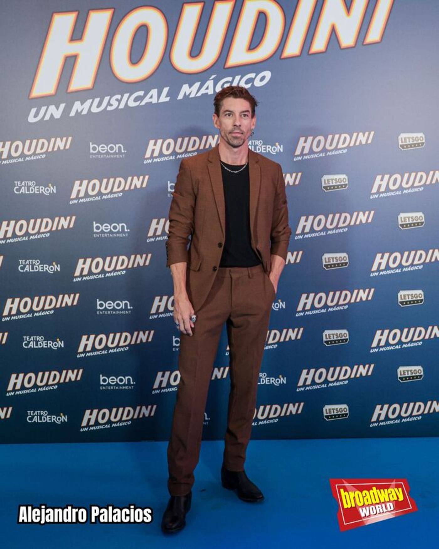 PHOTOS: Así fue la alfombra roja de HOUDINI, UN MUSICAL MÁGICO en el Teatro Calderón de Madrid PHOTOS: Así fue la alfombra roja de HOUDINI, UN MUSICAL MÁGICO en el Teatro Calderón de Madrid Image