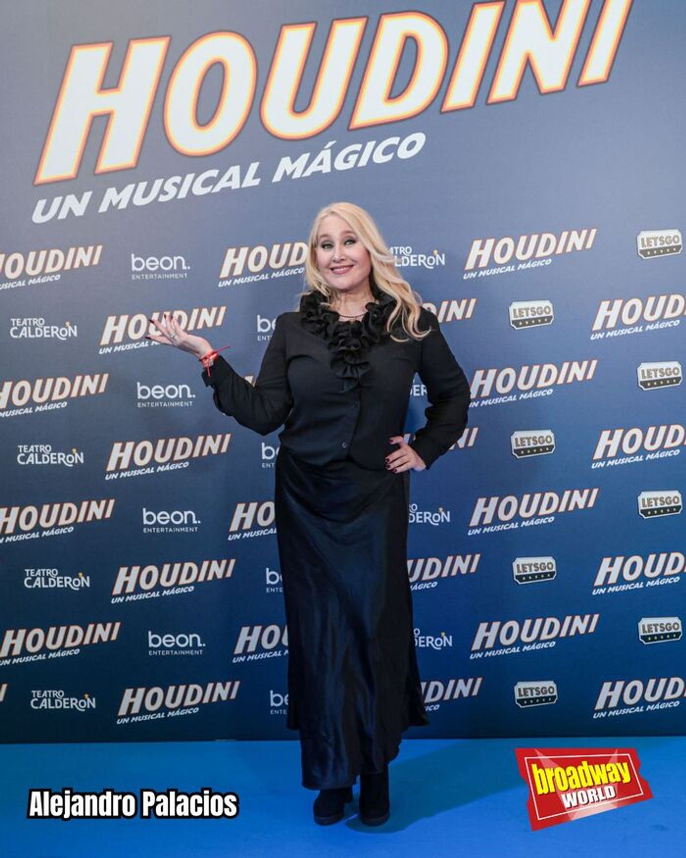PHOTOS: Así fue la alfombra roja de HOUDINI, UN MUSICAL MÁGICO en el Teatro Calderón de Madrid PHOTOS: Así fue la alfombra roja de HOUDINI, UN MUSICAL MÁGICO en el Teatro Calderón de Madrid Image