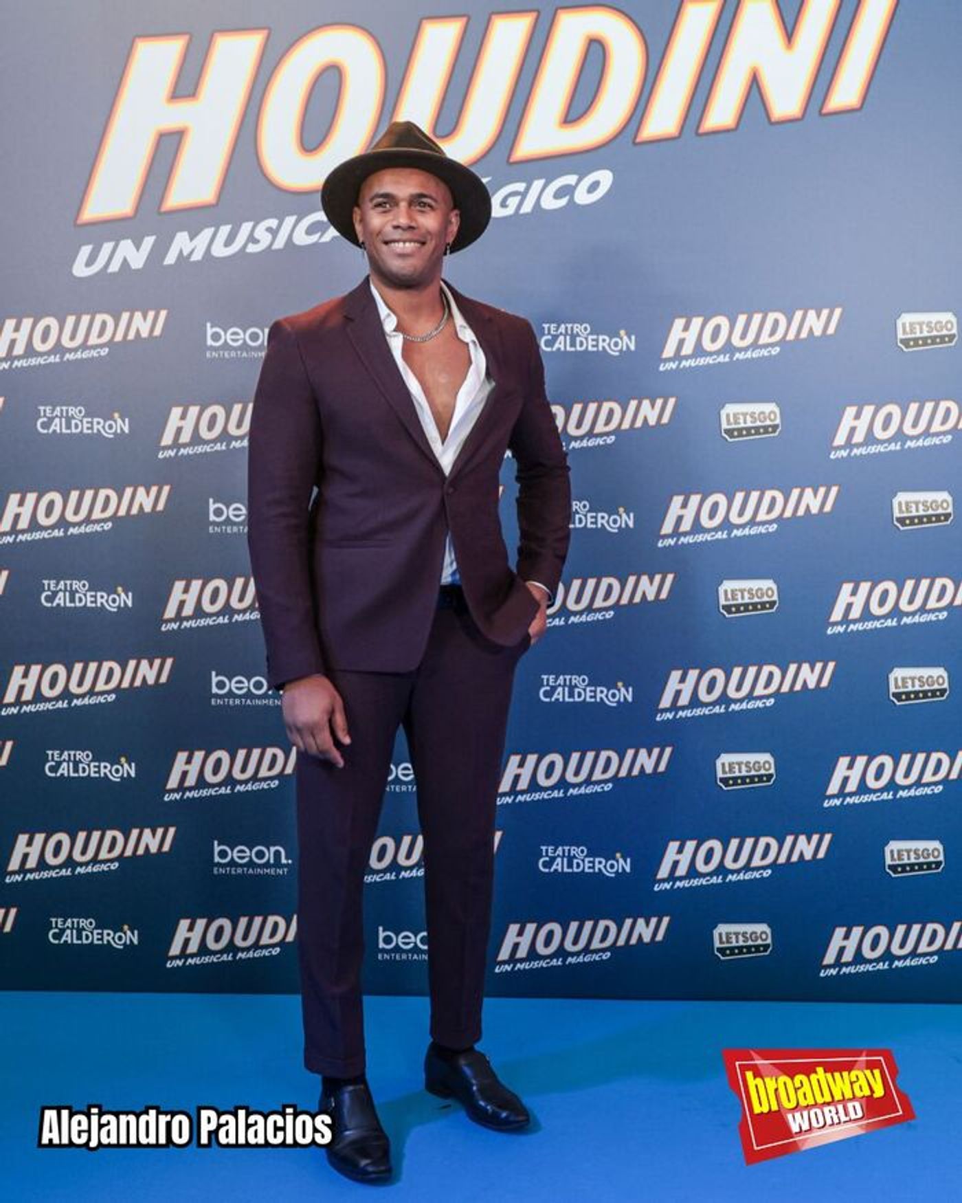 PHOTOS: Así fue la alfombra roja de HOUDINI, UN MUSICAL MÁGICO en el Teatro Calderón de Madrid PHOTOS: Así fue la alfombra roja de HOUDINI, UN MUSICAL MÁGICO en el Teatro Calderón de Madrid Image