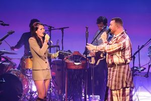 SIENNA SPIRO and Sam Smith  Photo