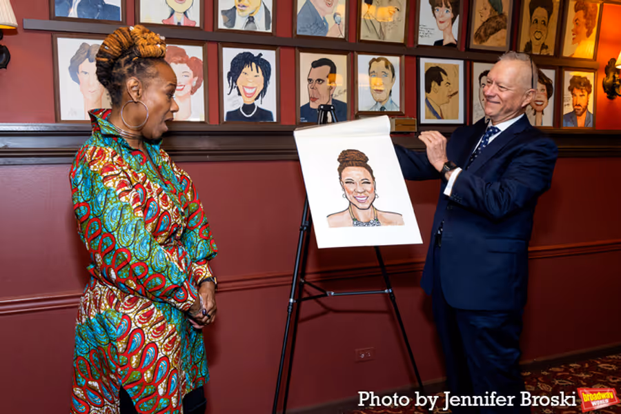 Photos: Kecia Lewis Unveils Sardi's Portarait  Image