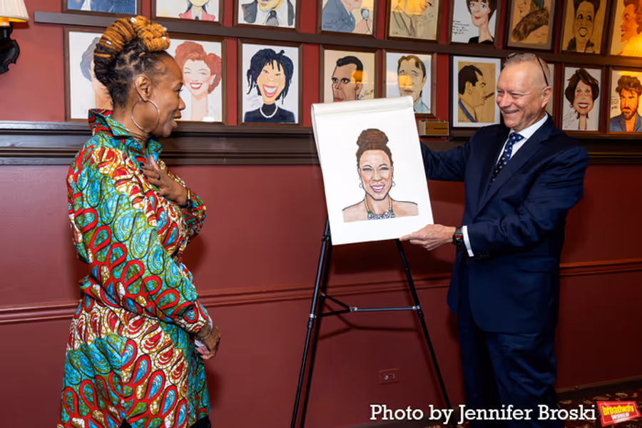 Photos: Kecia Lewis Unveils Sardi's Portarait  Image