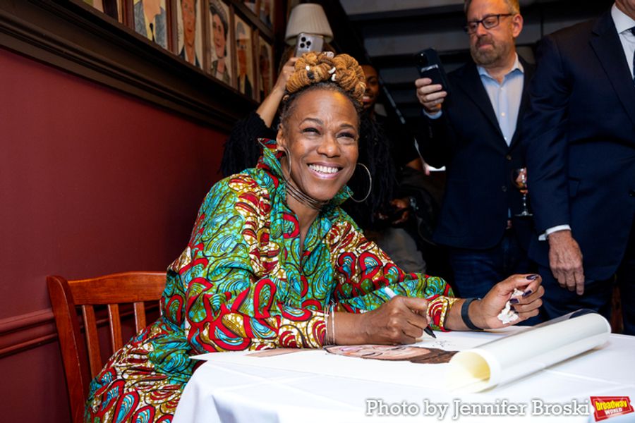 Photos: Kecia Lewis Unveils Sardi's Portarait  Image