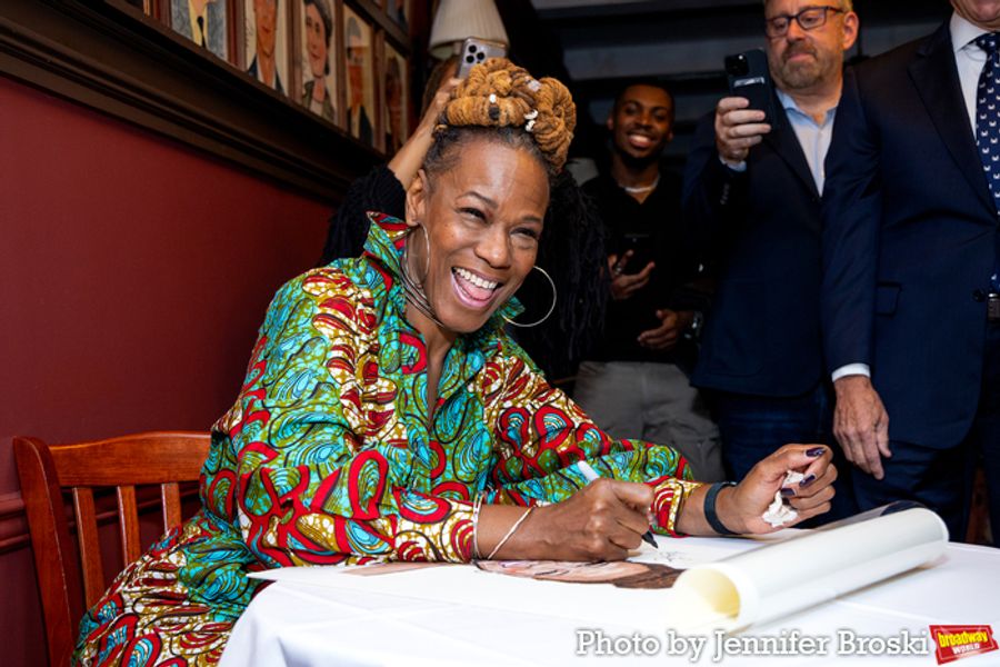 Photos: Kecia Lewis Unveils Sardi's Portarait  Image