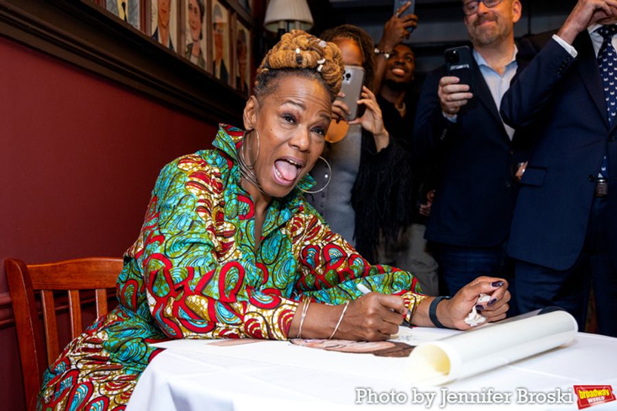 Photos: Kecia Lewis Unveils Sardi's Portarait  Image