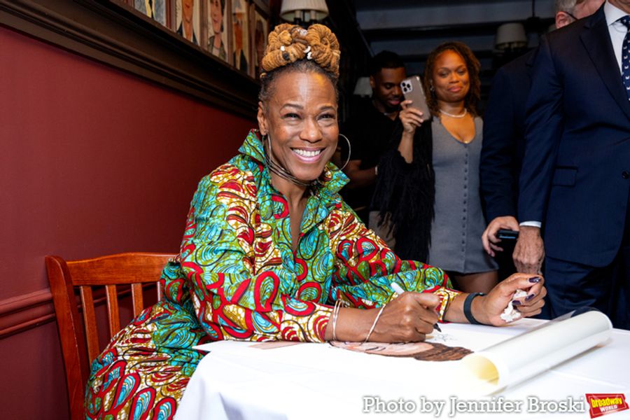 Photos: Kecia Lewis Unveils Sardi's Portarait  Image