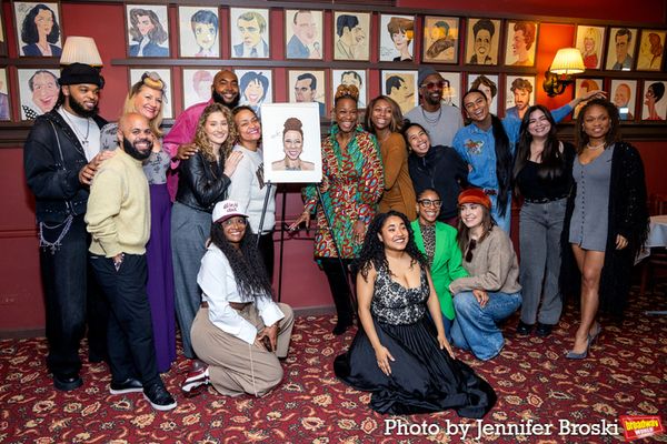 Kecia Lewis and cast members from HELL'S KITCHEN Photo