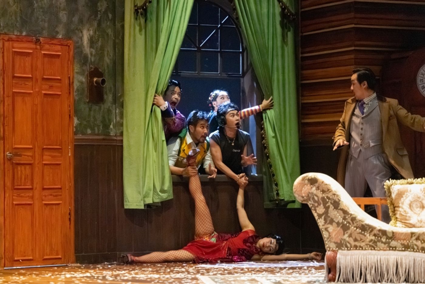 Review: THE PLAY THAT GOES WRONG at Kwai Tsing Theatre  Image