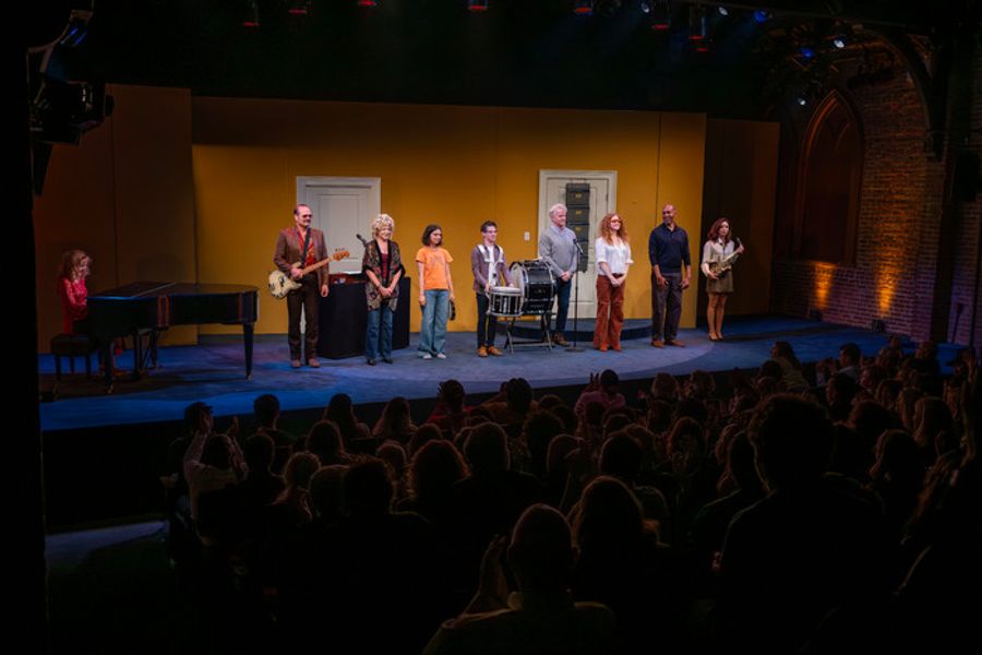Photos: Aubrey Plaza Shines at LET'S LOVE! Opening Night  Image
