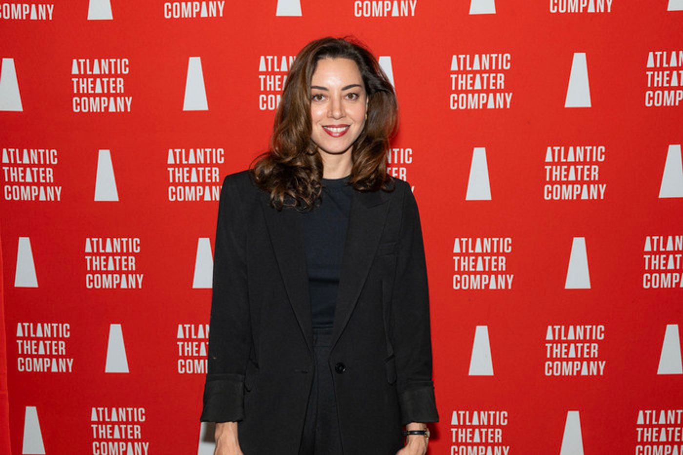 Photos: Aubrey Plaza Shines at LET'S LOVE! Opening Night  Image