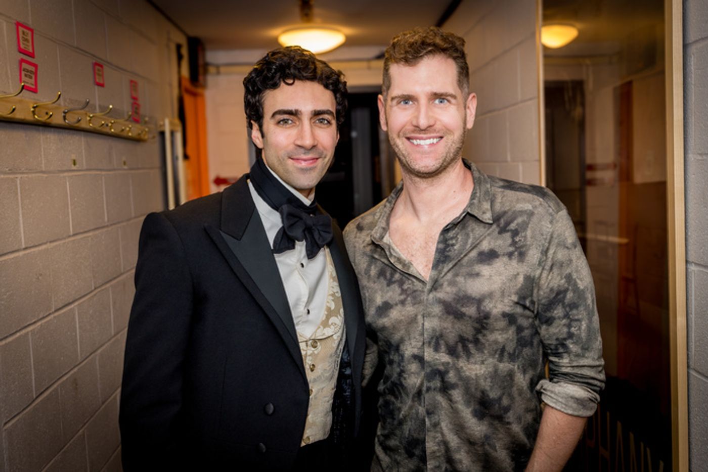 Photos: Magicians Meet! Rob Lake Visits 'Houdini' at RAGTIME Photos: Magicians Meet! Rob Lake Visits 'Houdini' at RAGTIME Image