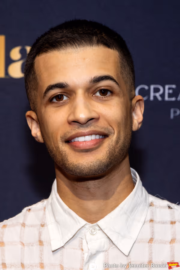 Jordan Fisher Photo