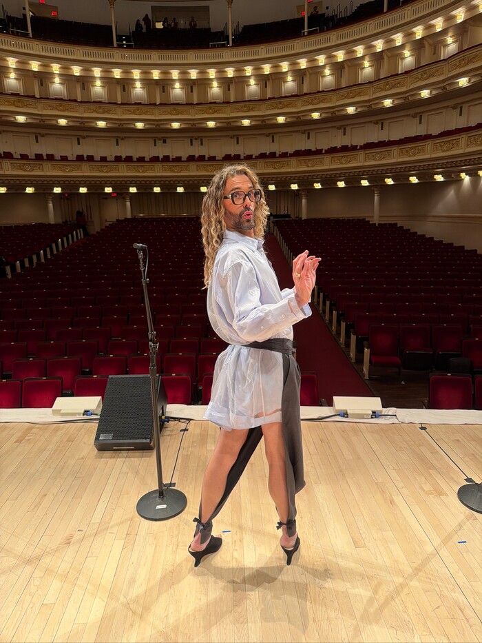 Exclusive: Jonathan Van Ness Backstage at THE DROWSY CHAPERONE at Carnegie Hall Image