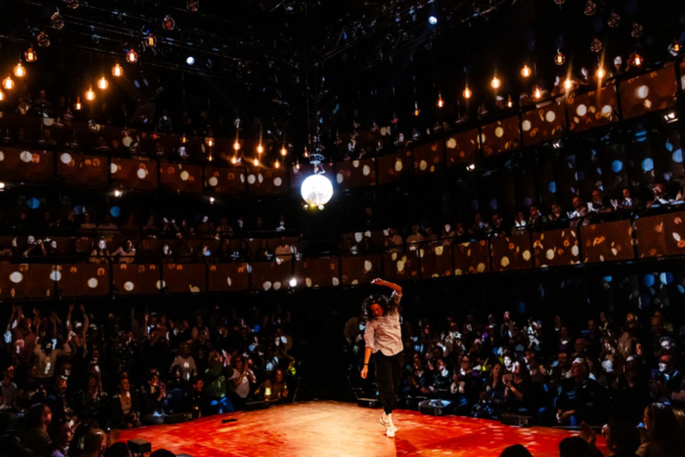 Photos: Minnie Driver in EVERY BRILLIANT THING @sohoplace  Image