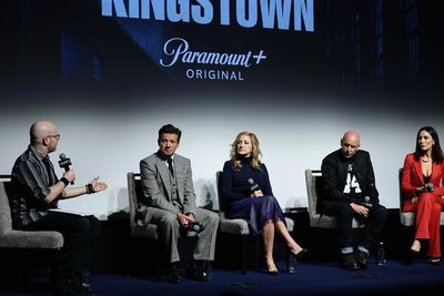 Steven Weintraub, Jeremy Renner, Edie Falco, Hugh Dillon, and Laura Benanti Photo