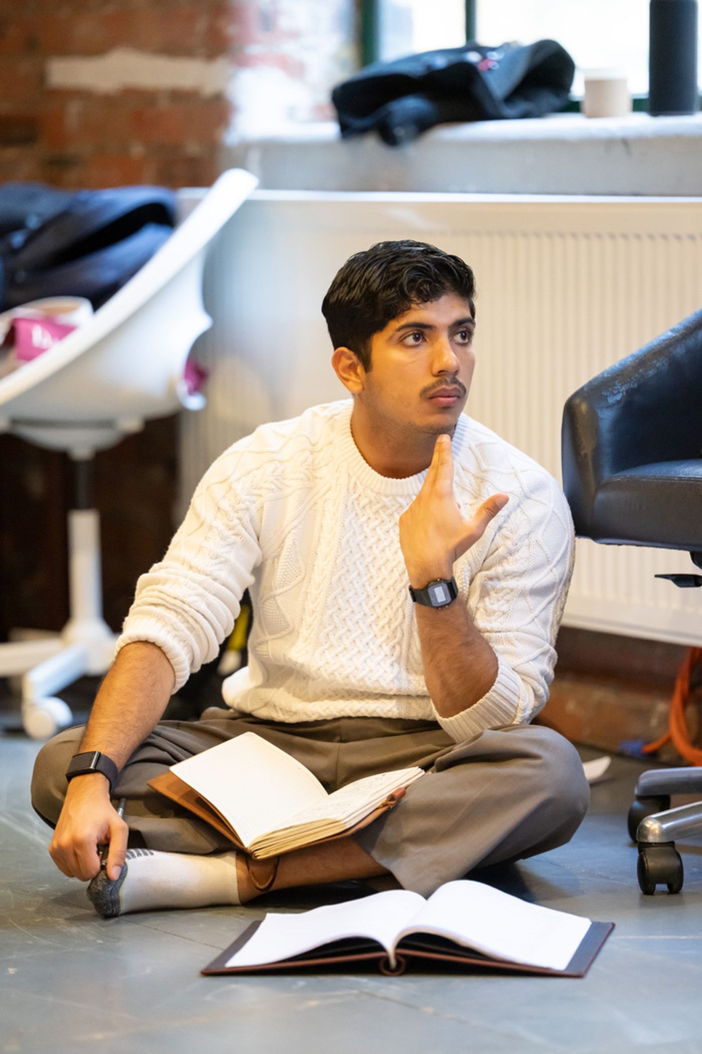 Photos: In Rehearsal for THIS LITTLE EARTH At Arcola Theatre  Image