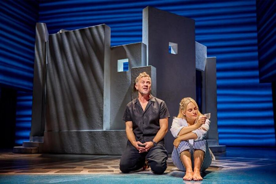 Photos: MAMMA MIA! West End Finds New Cast Image