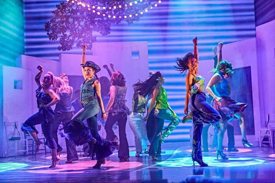 Photos: MAMMA MIA! West End Finds New Cast Image