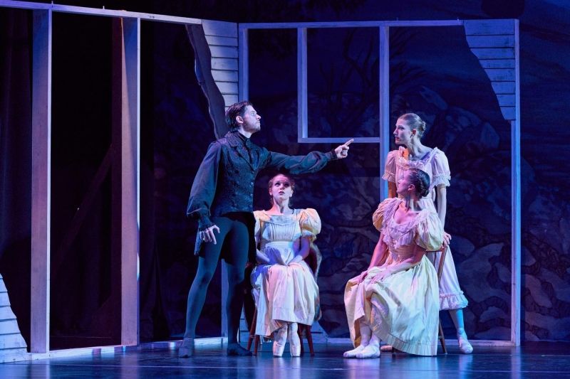 Review: THE LEGEND OF SLEEPY HOLLOW at Arkansas Museum Of Fine Arts in Little Rock  Image