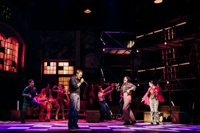 Antonio Banderas y el reparto de GODSPELL Photo