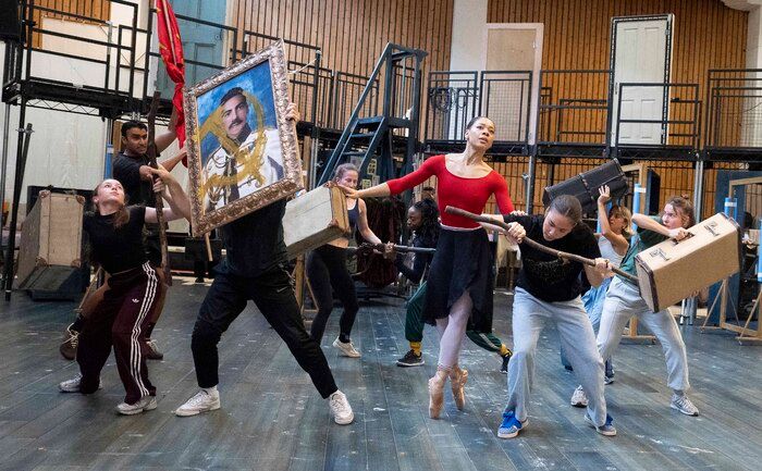 Photos: National Theatre Begins Rehearsals For Return Of BALLET SHOES — photo 1 of 11