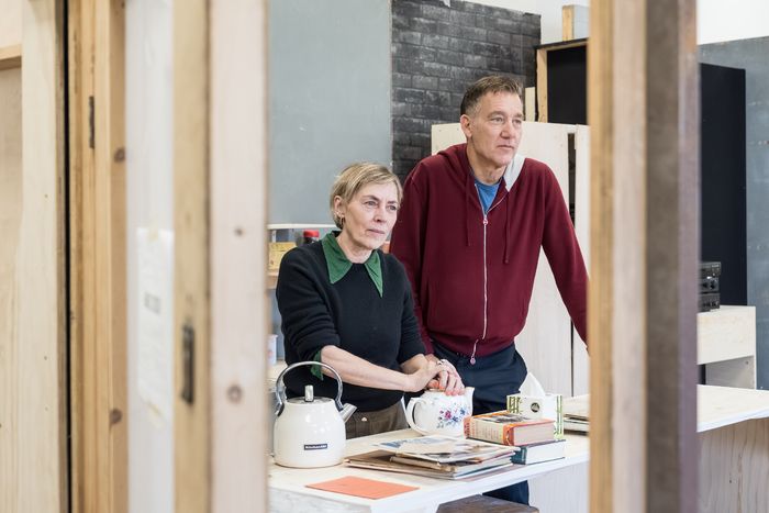 Photos: Clive Owen and Saskia Reeves in Rehearsal For END — photo 7 of 9