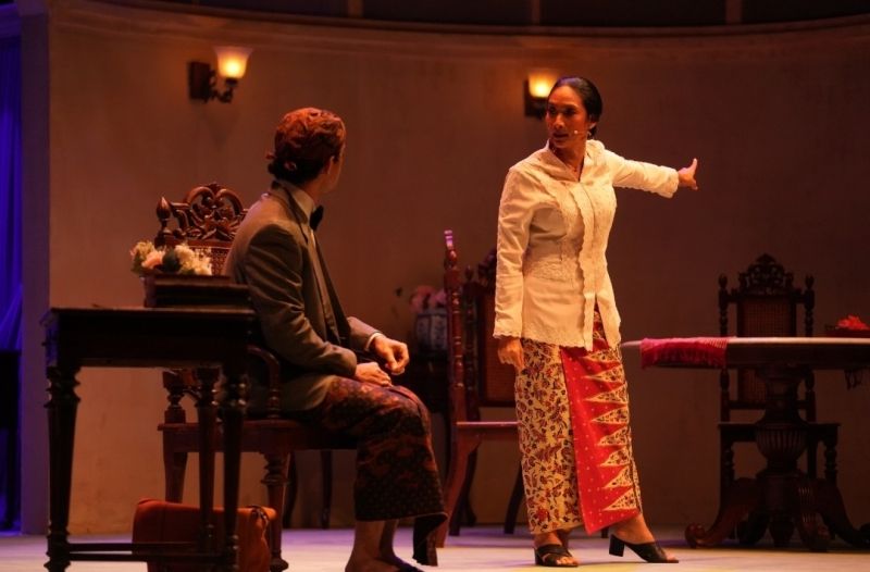 REVIEW: BUNGA PENUTUP ABAD brings Pramoedya’s World to the Stage REVIEW: BUNGA PENUTUP ABAD brings Pramoedya’s World to the Stage Image