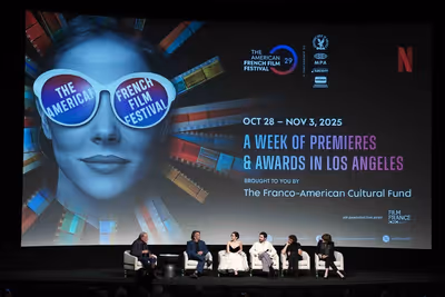 LOS ANGELES, CALIFORNIA - OCTOBER 30: (L-R) Taylor Hackford, Richard Linklater, Zoey  Photo