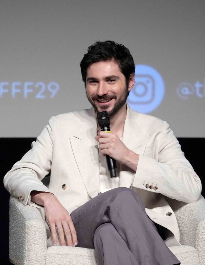 Photos: Richard Linklater, Zoey Deutch & More at NOUVELLE VAGUE Los Angeles Premiere  Image