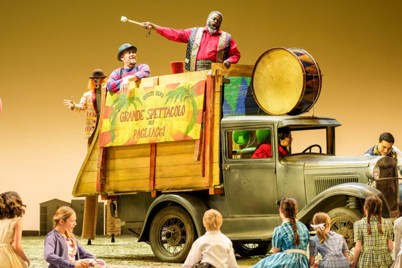 Photos: CAVALLERIA RUSTICANA and PAGLIACCI at the Lyric Opera of Chicago Photos: CAVALLERIA RUSTICANA and PAGLIACCI at the Lyric Opera of Chicago Image