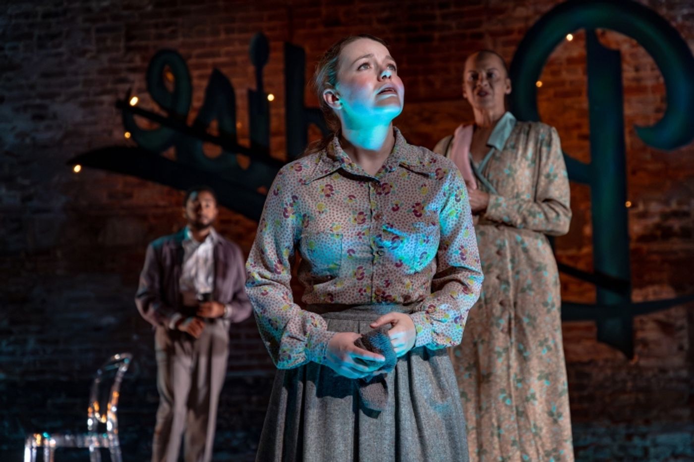 Review: THE GLASS MENAGERIE at Theatrical Outfit Review: THE GLASS MENAGERIE at Theatrical Outfit Image