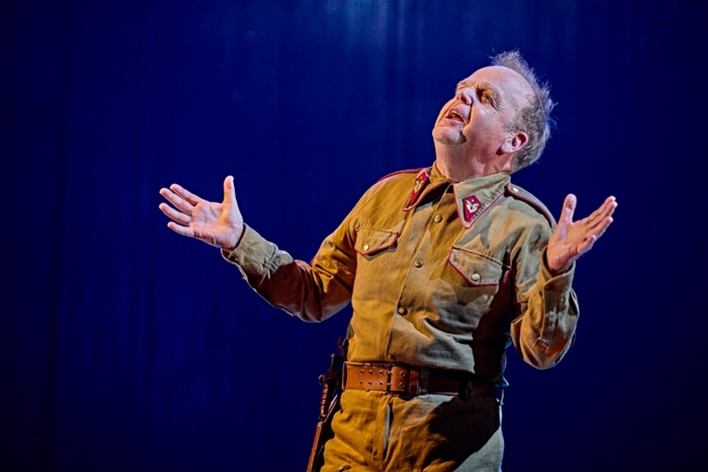 Photos: David Harewood, Toby Jones, and Caitlin FitzGerald in OTHELLO  Image