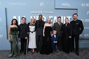 Kartiah Vergara, Daniel Monks, Abby Elliott, Jay Ellis, Dakota Fanning, Duke McCloud, Photo