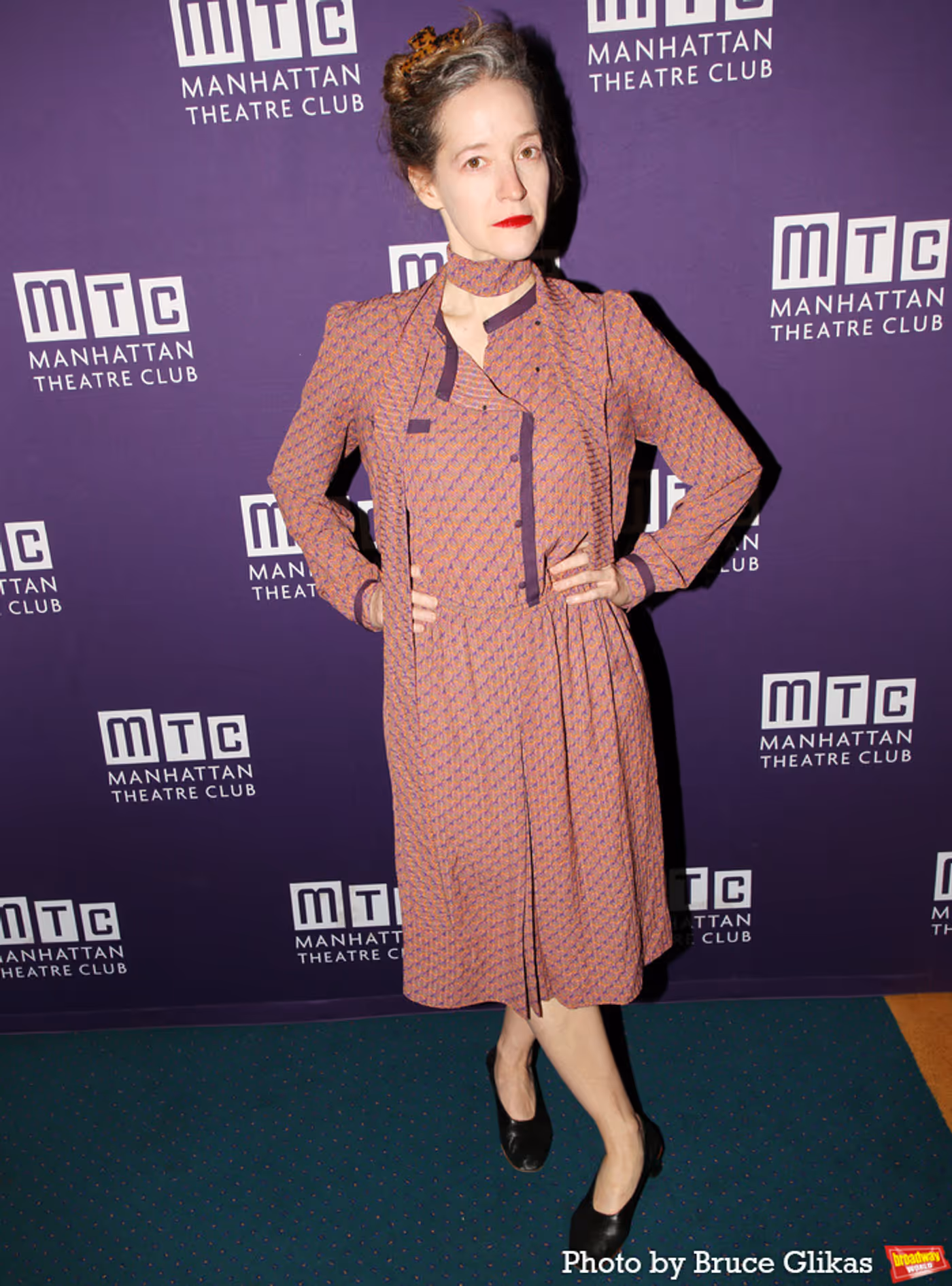 Photos: Anna Chlumsky, Julia Lester and More on the QUEENS Red Carpet  Image