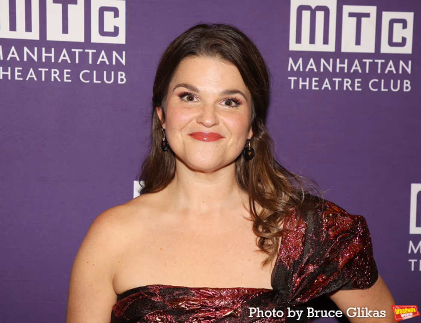 Photos: Anna Chlumsky, Julia Lester and More on the QUEENS Red Carpet  Image