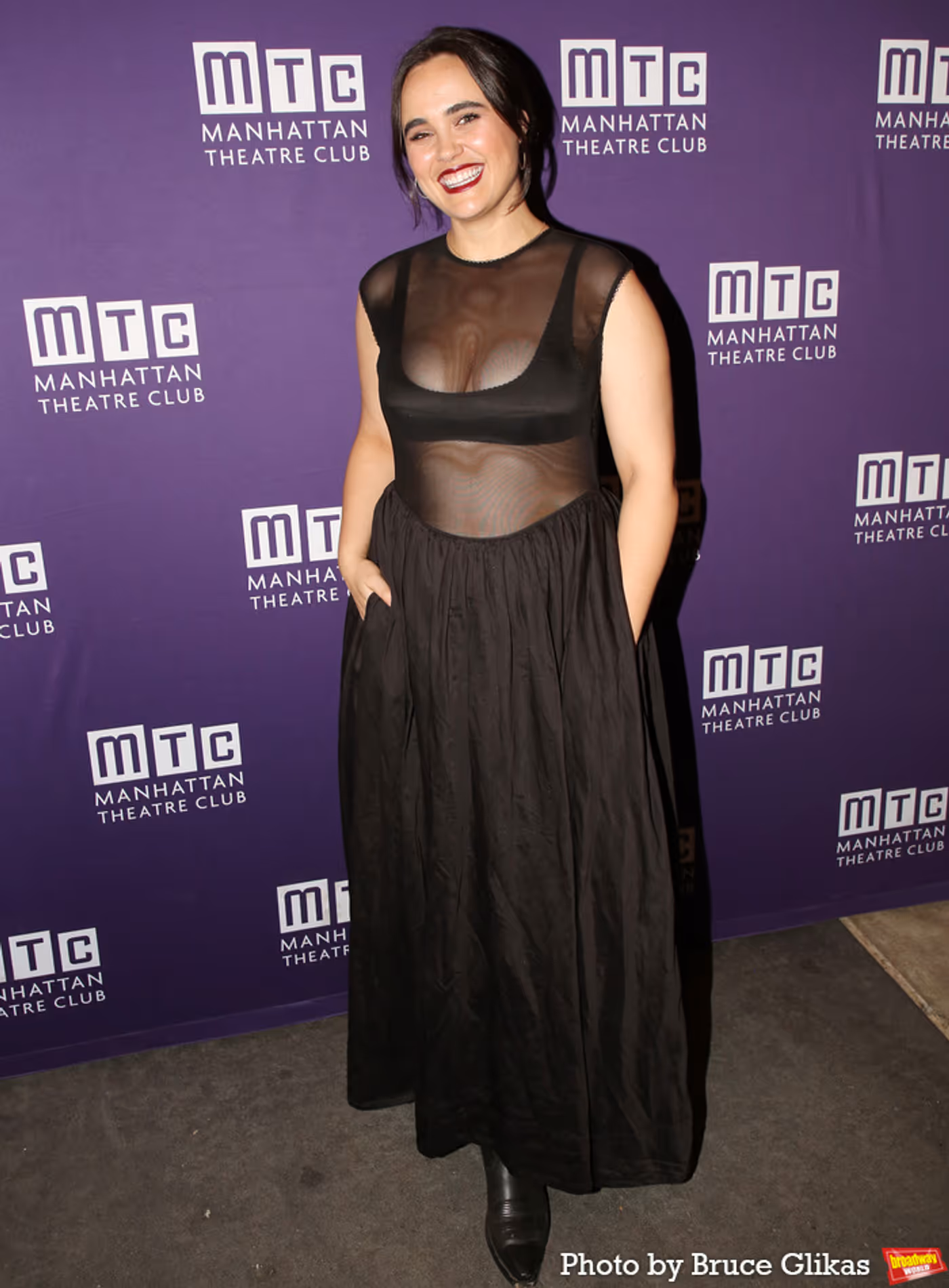 Photos: Anna Chlumsky, Julia Lester and More on the QUEENS Red Carpet  Image