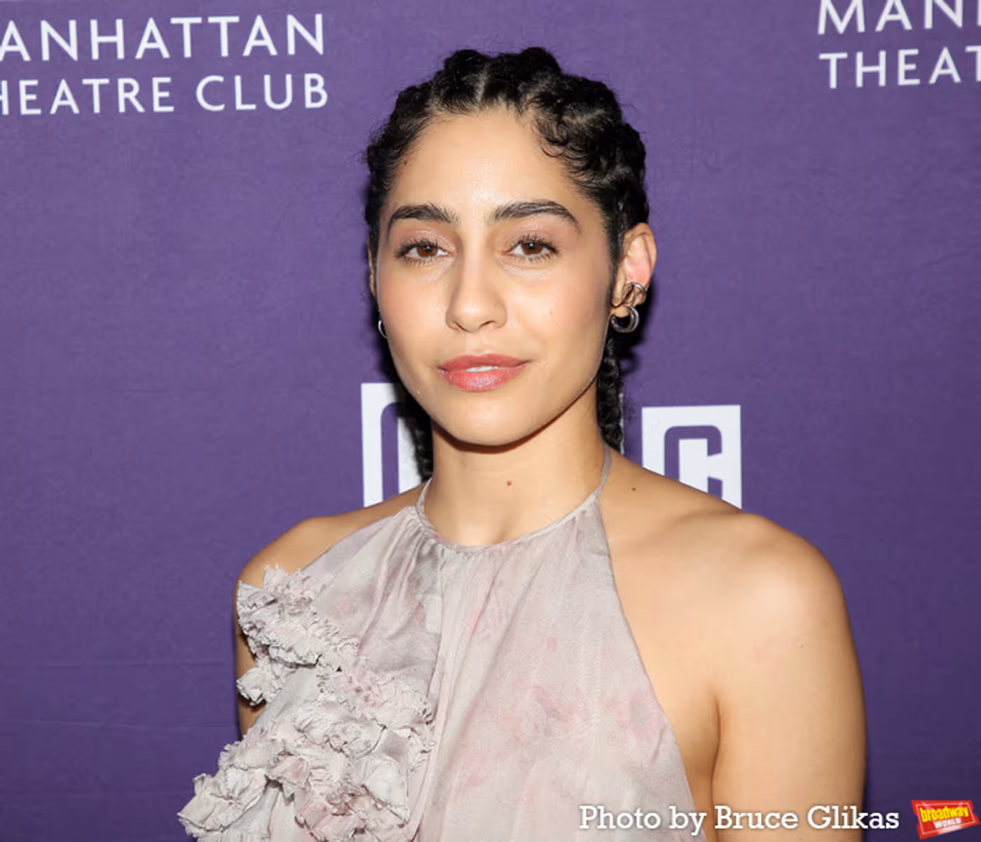 Photos: Anna Chlumsky, Julia Lester and More on the QUEENS Red Carpet  Image