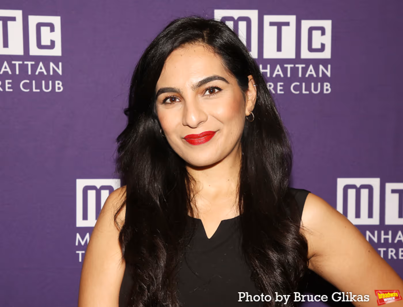 Photos: Anna Chlumsky, Julia Lester and More on the QUEENS Red Carpet  Image