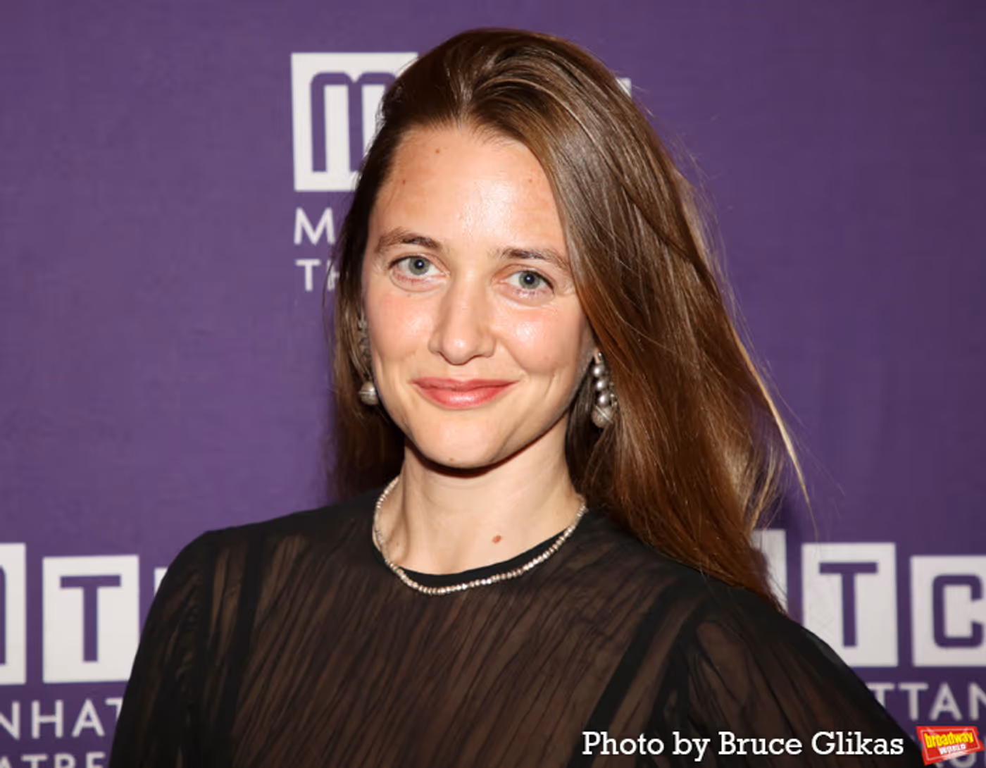 Photos: Anna Chlumsky, Julia Lester and More on the QUEENS Red Carpet  Image