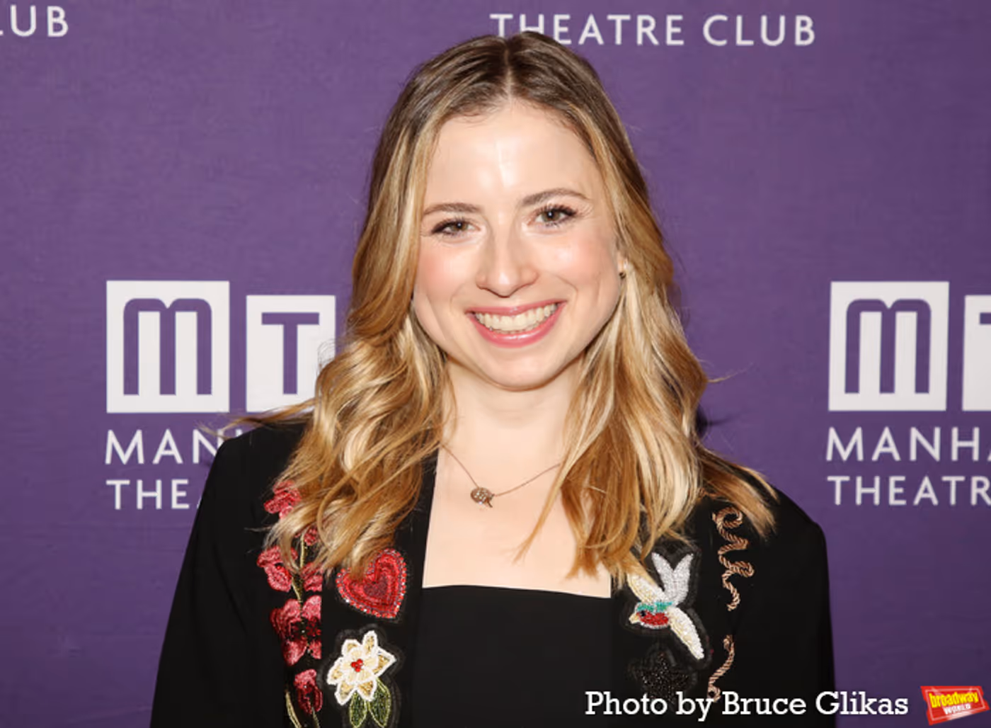 Photos: Anna Chlumsky, Julia Lester and More on the QUEENS Red Carpet  Image