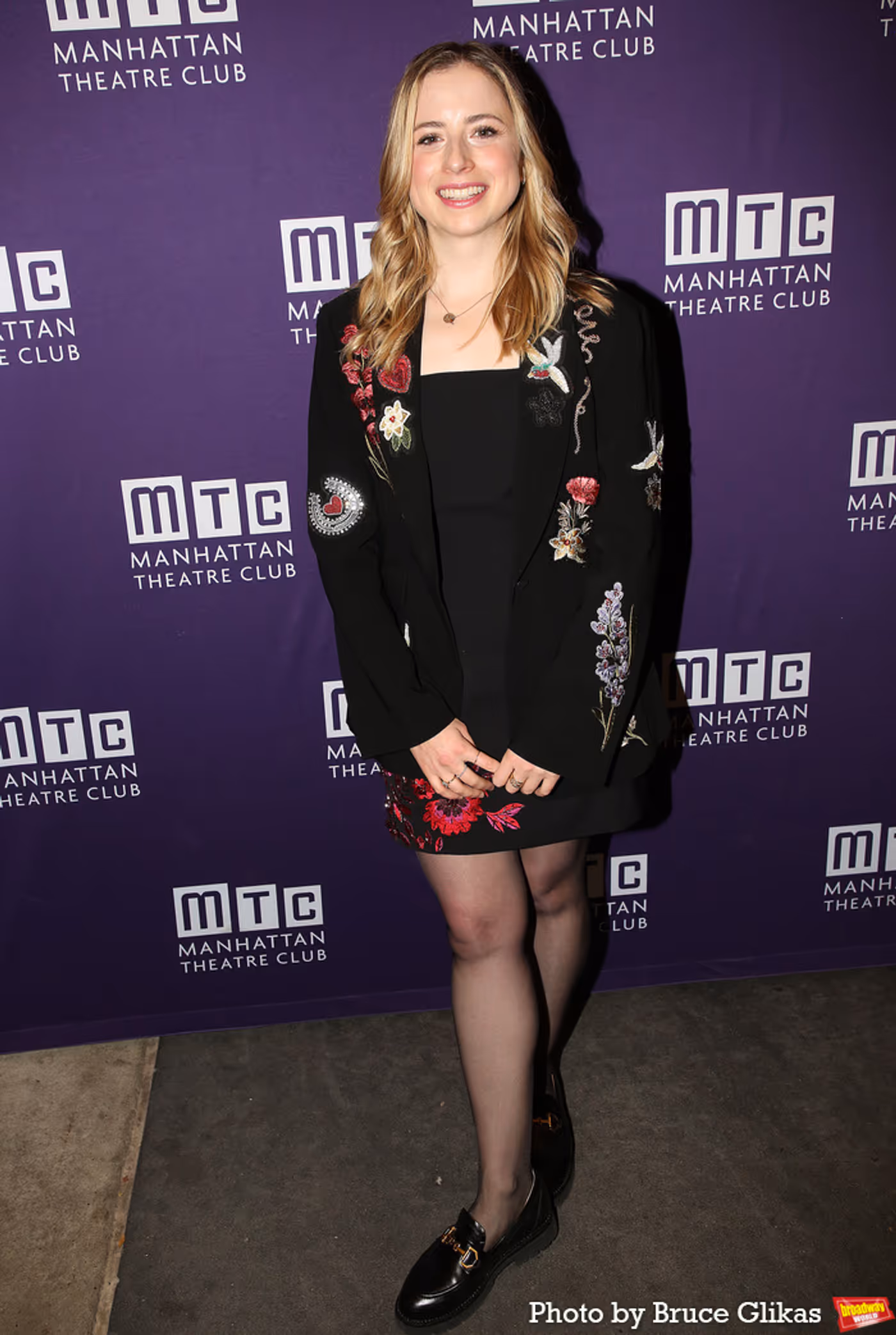 Photos: Anna Chlumsky, Julia Lester and More on the QUEENS Red Carpet  Image