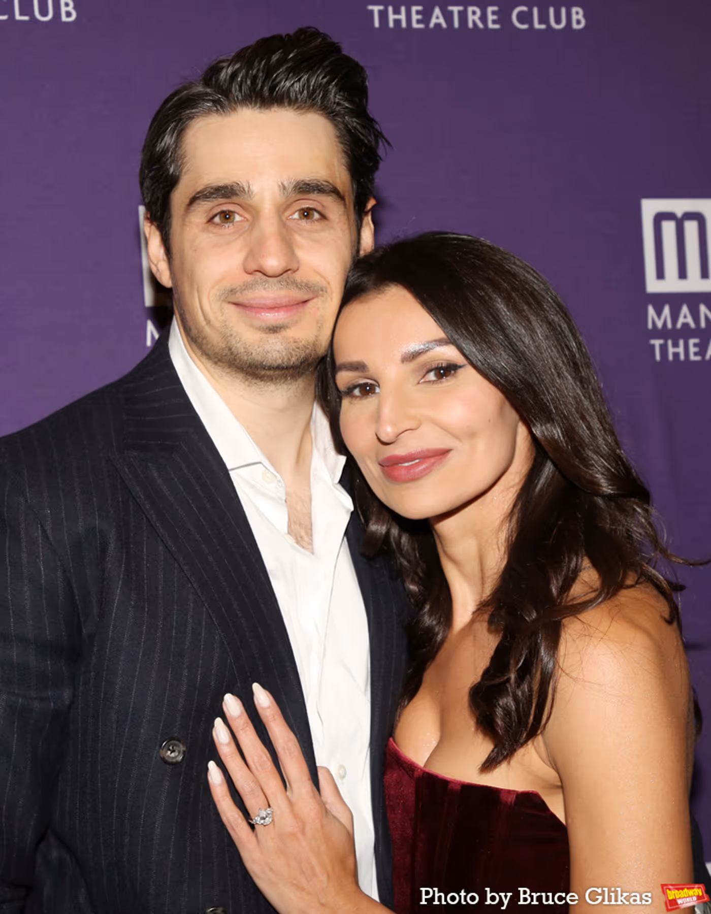 Photos: Anna Chlumsky, Julia Lester and More on the QUEENS Red Carpet  Image