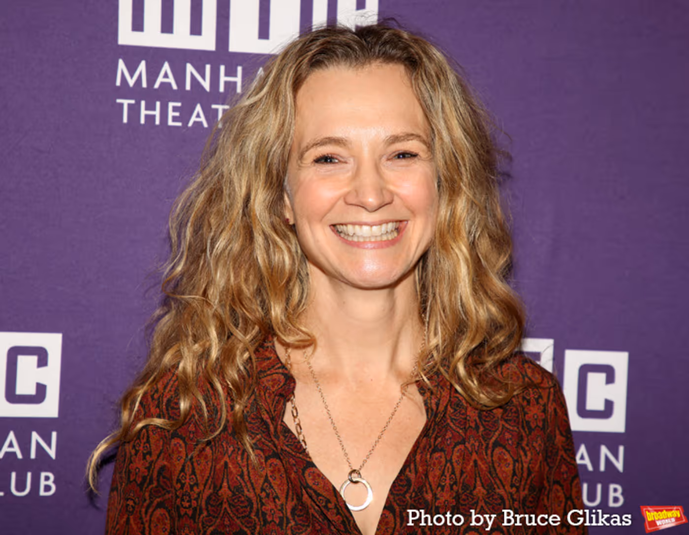 Photos: Anna Chlumsky, Julia Lester and More on the QUEENS Red Carpet  Image