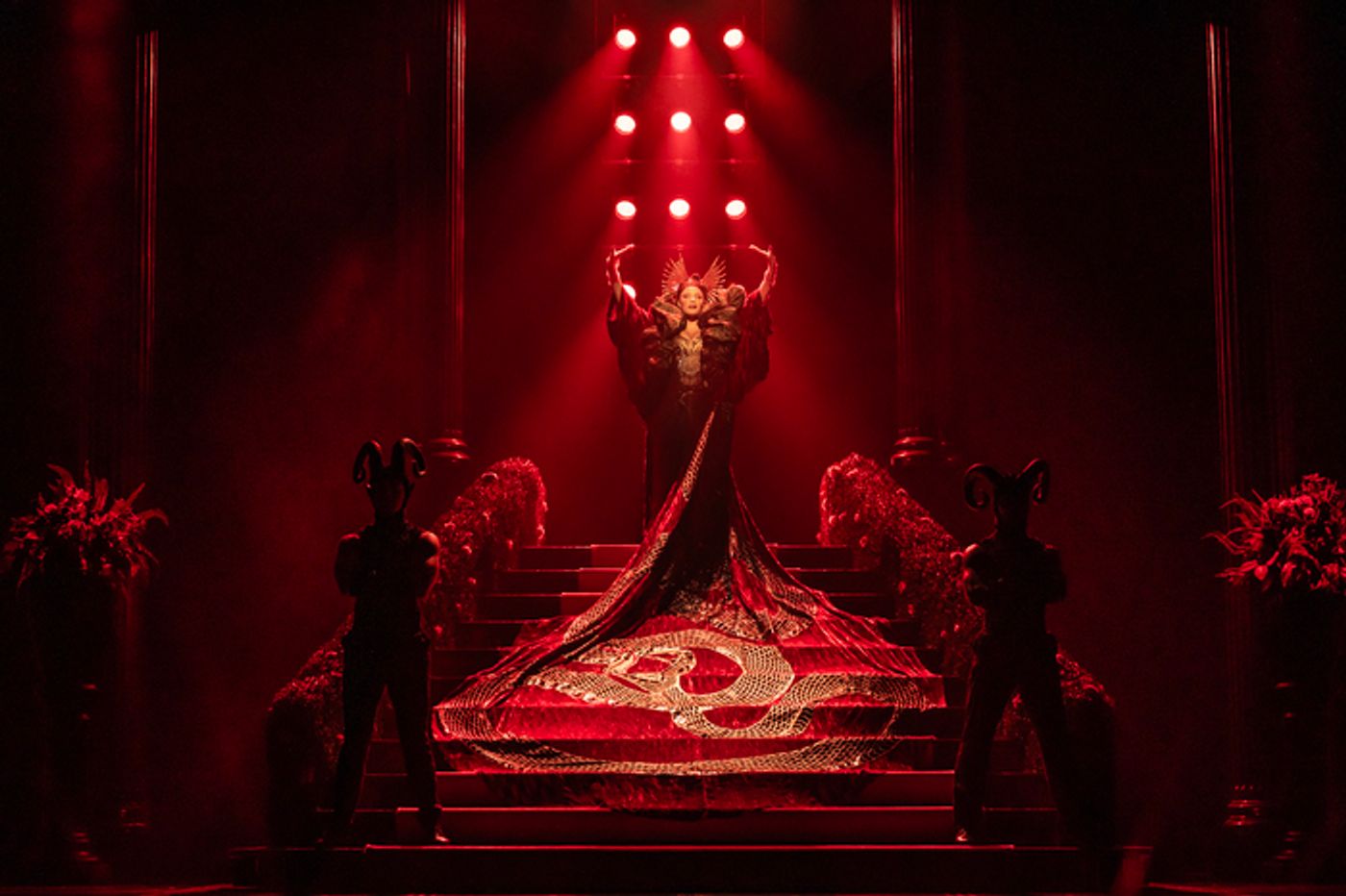 Photos: New Cast Members in THE DEVIL WEARS PRADA  Image